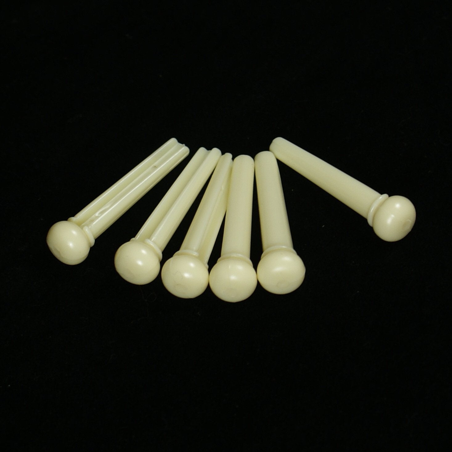 (E60) Set of 6 Acoustic Guitar Bridge Pins ,Aged White /No Dot